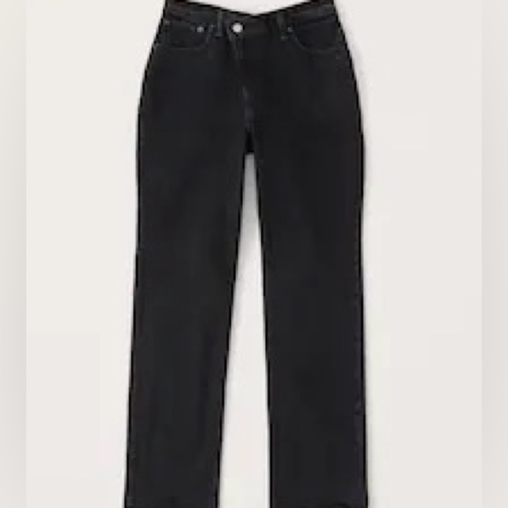 A&F- Curve Love 90s Ultra High Rise Straight Jeans Short
